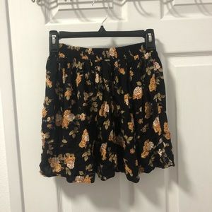 Brandy Melville💐floral mini skirt
